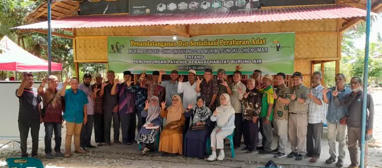 Our partners of the Aceh Wetland Foundation have successfully protected the Paya-Nie ecosystem Aceh Wetland Foundation group picture on stage