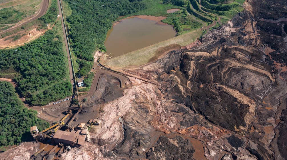 Socio-environmental catastrophe caused by the failure of the tailings dam of the Vale mining company in Brumadinho (Minas Gerais, Brazil)