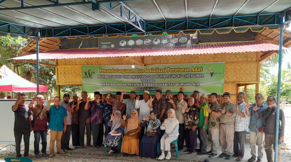 Aceh Wetland Foundation group picture on stage