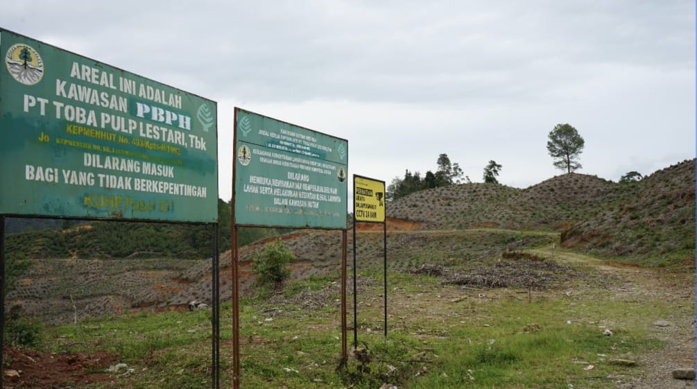 “No trespassing” signs in front of bare hills