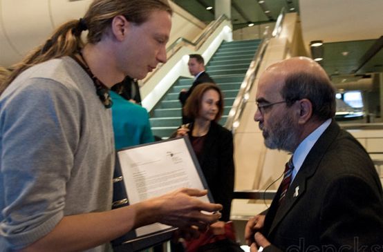 Handover of signatures to FAO director-general José Graziano da Silva