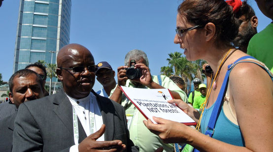 Guadalupe Rodríguez handing a petition to Motsamai Nkosi of the WFC